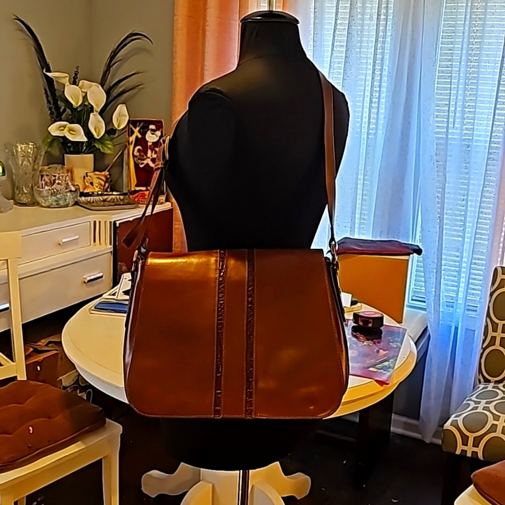 Montini Large Shoulderbag, Brown, Italy, 100% Genuine Leather, Snap Close